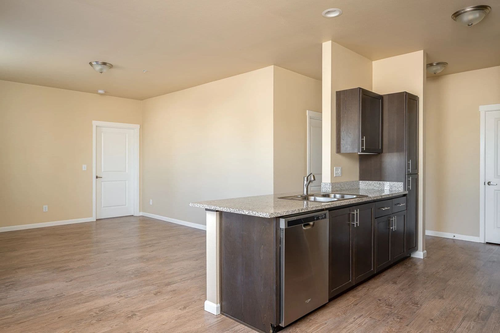 Salem Apartment: 3220 Lansing Avenue NE