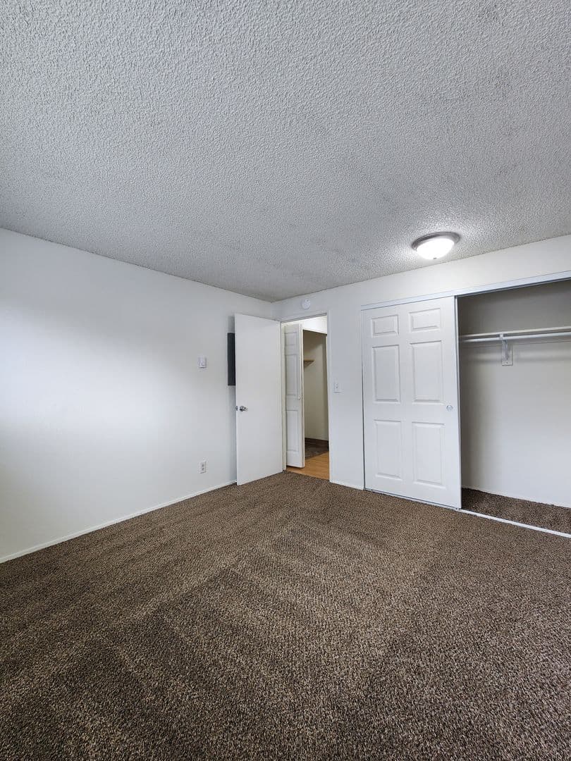 Salem Apartment: 3414 30th Ave NE