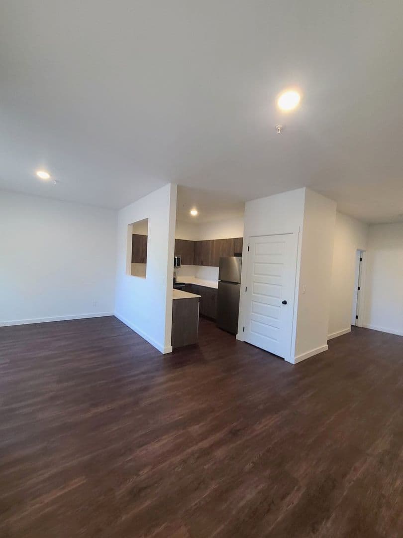 Sweet Home Apartment: 987 Long St