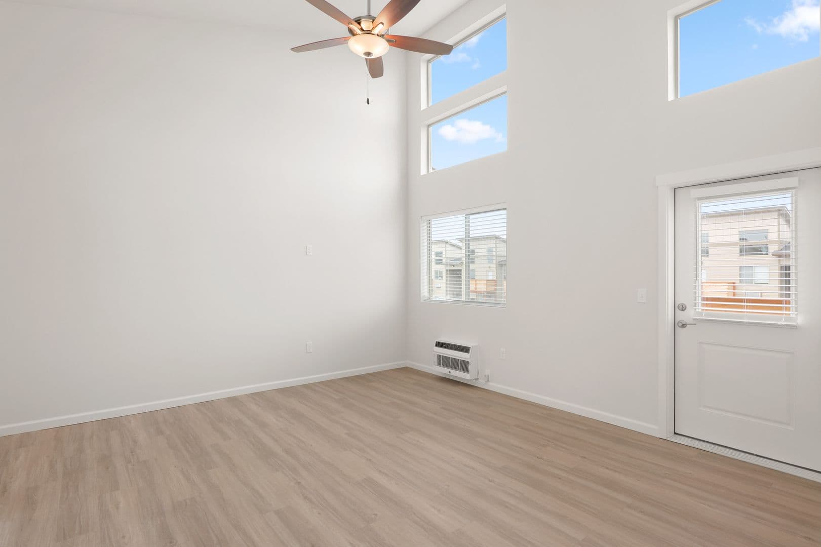 Salem Apartment: 4433 Mahrt Ave SE