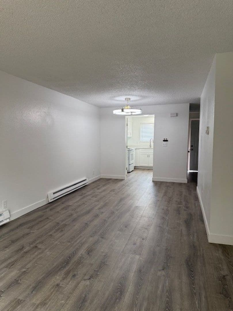 Salem Apartment: 3414 30th Ave NE