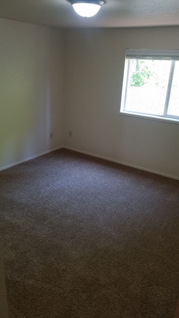 Keizer Apartment: 1026 Ring Street NE