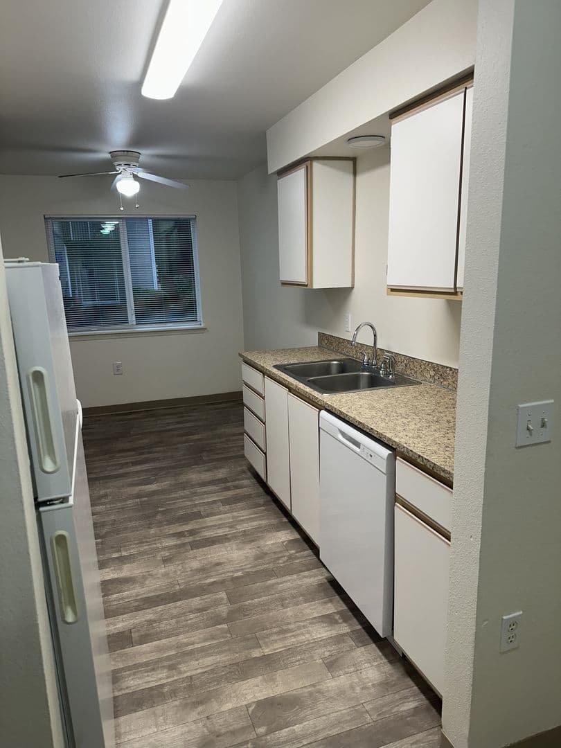 Keizer Apartment: 145 Dearborn Avenue N