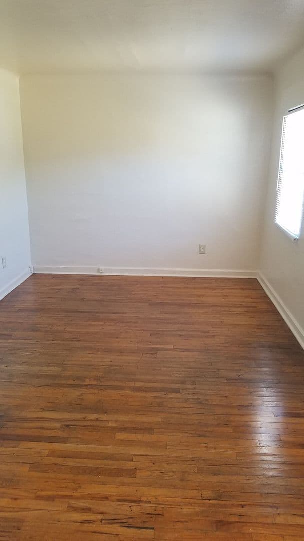 Salem Apartment: 1642 13th St SE