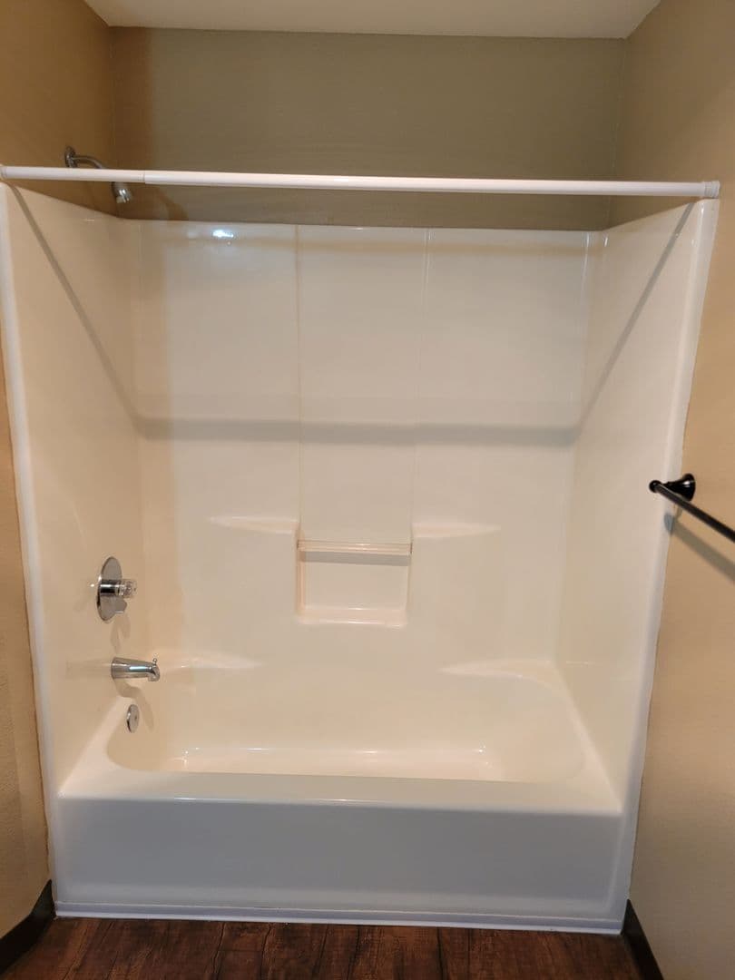 Salem Apartment: 435 Vista Ave SE