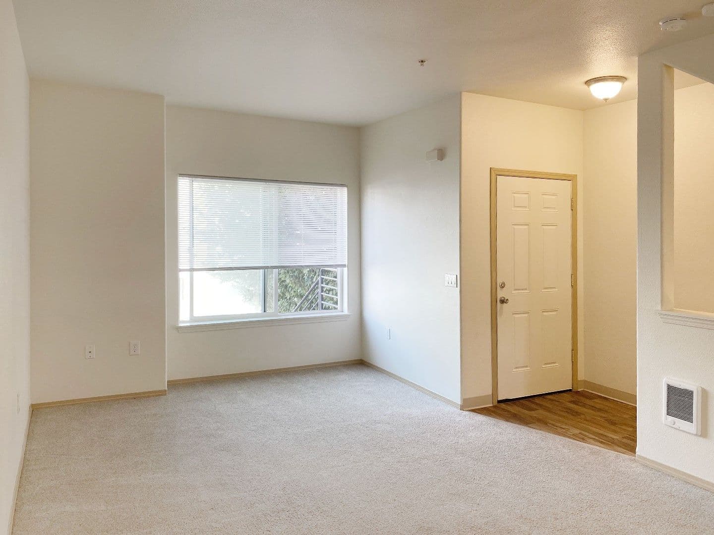 Salem Townhome: 3930 Sunnyview Road NE
