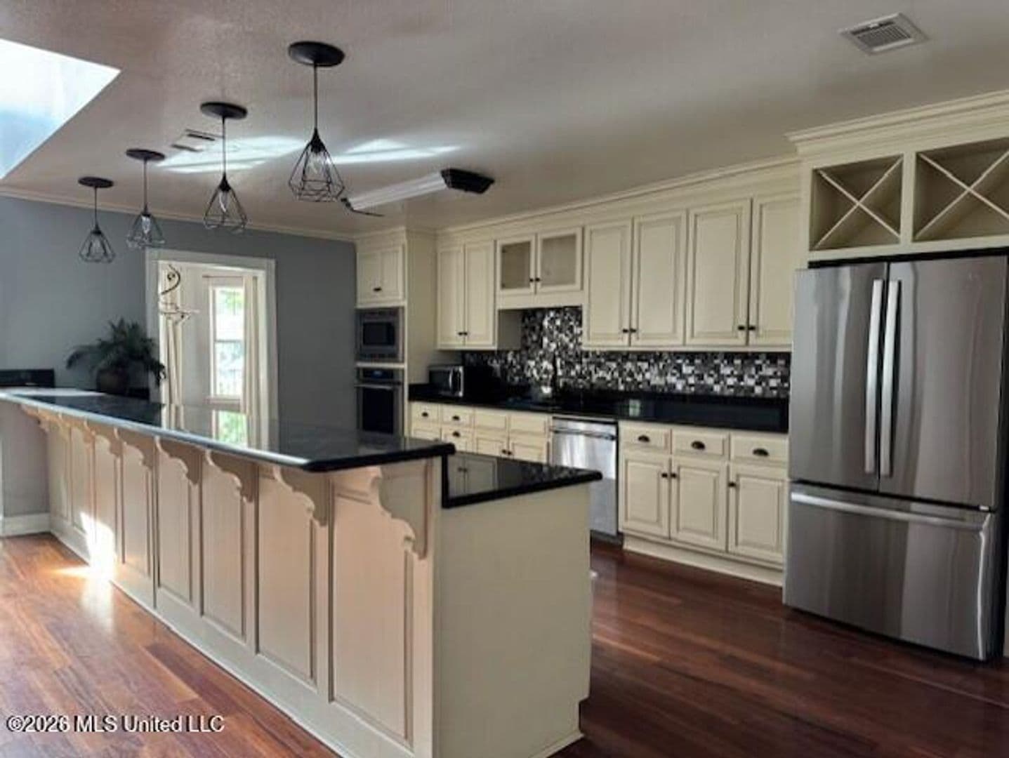 Moss Point House: 5300 Beardslee Street
