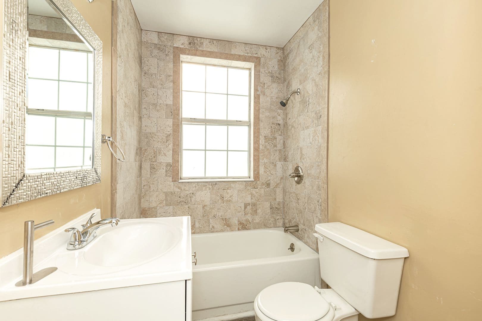 Pascagoula Apartment: 905 Sarrazin Avenue