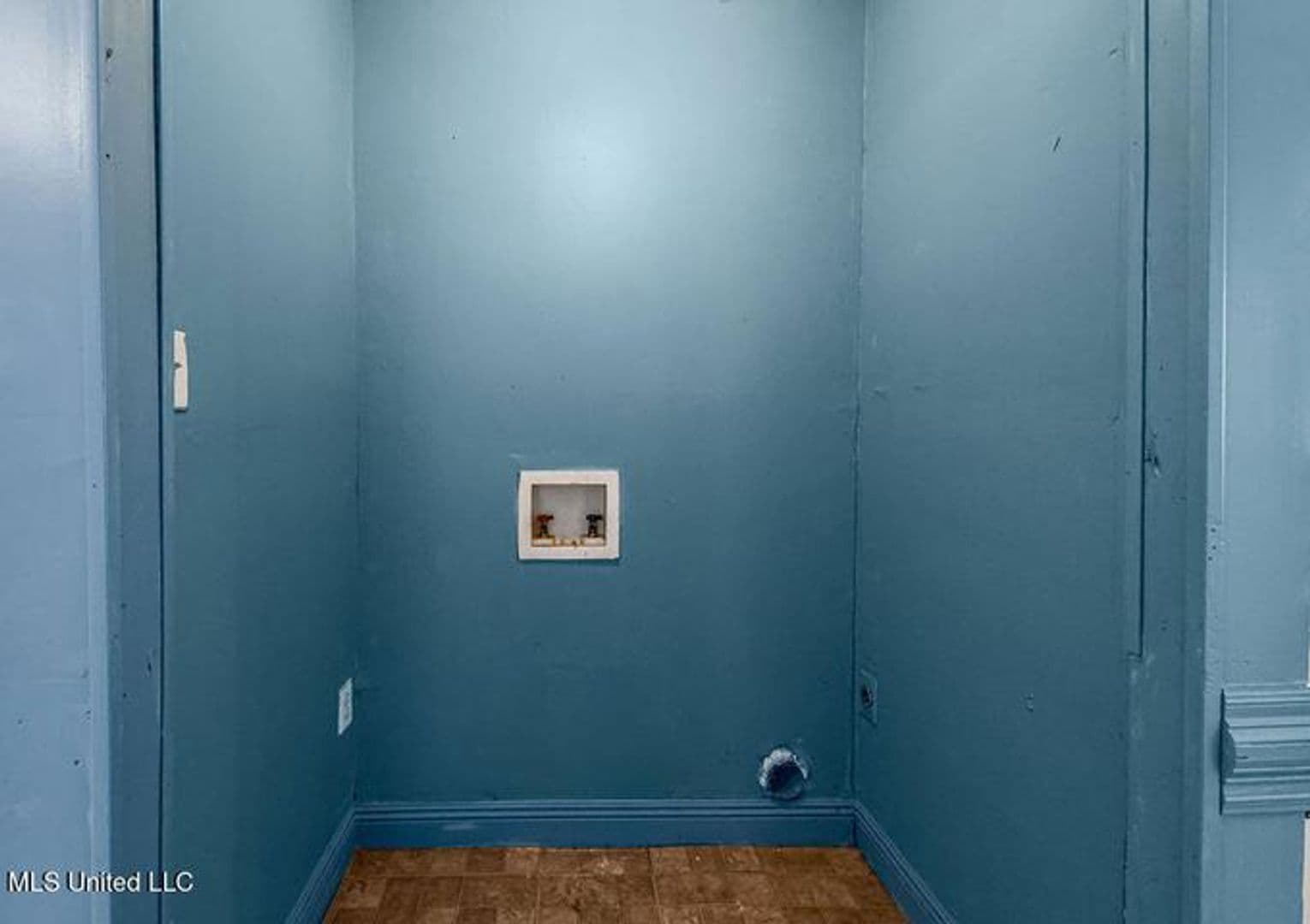 Moss Point Apartment: 4718 Main St
