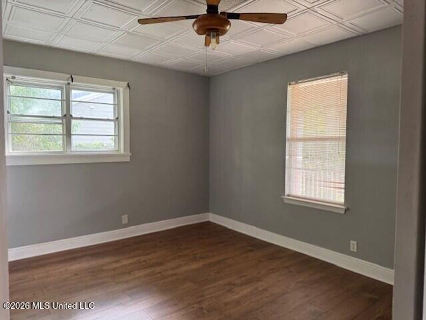 Moss Point House: 5300 Beardslee Street