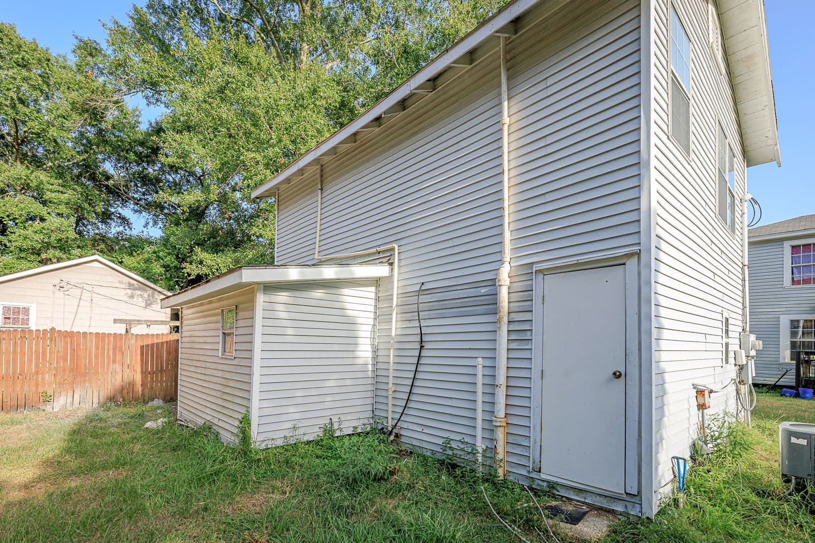 Pascagoula Apartment: 905 Sarrazin Avenue