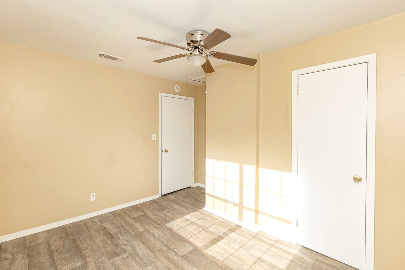 Pascagoula Apartment: 905 Sarrazin Avenue