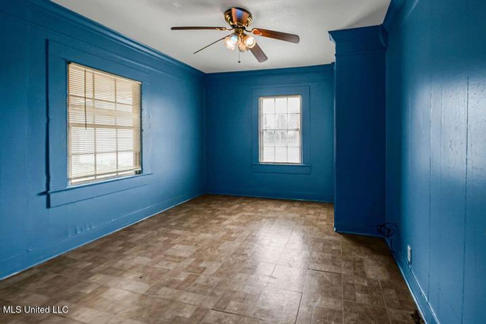Moss Point Apartment: 4718 Main St