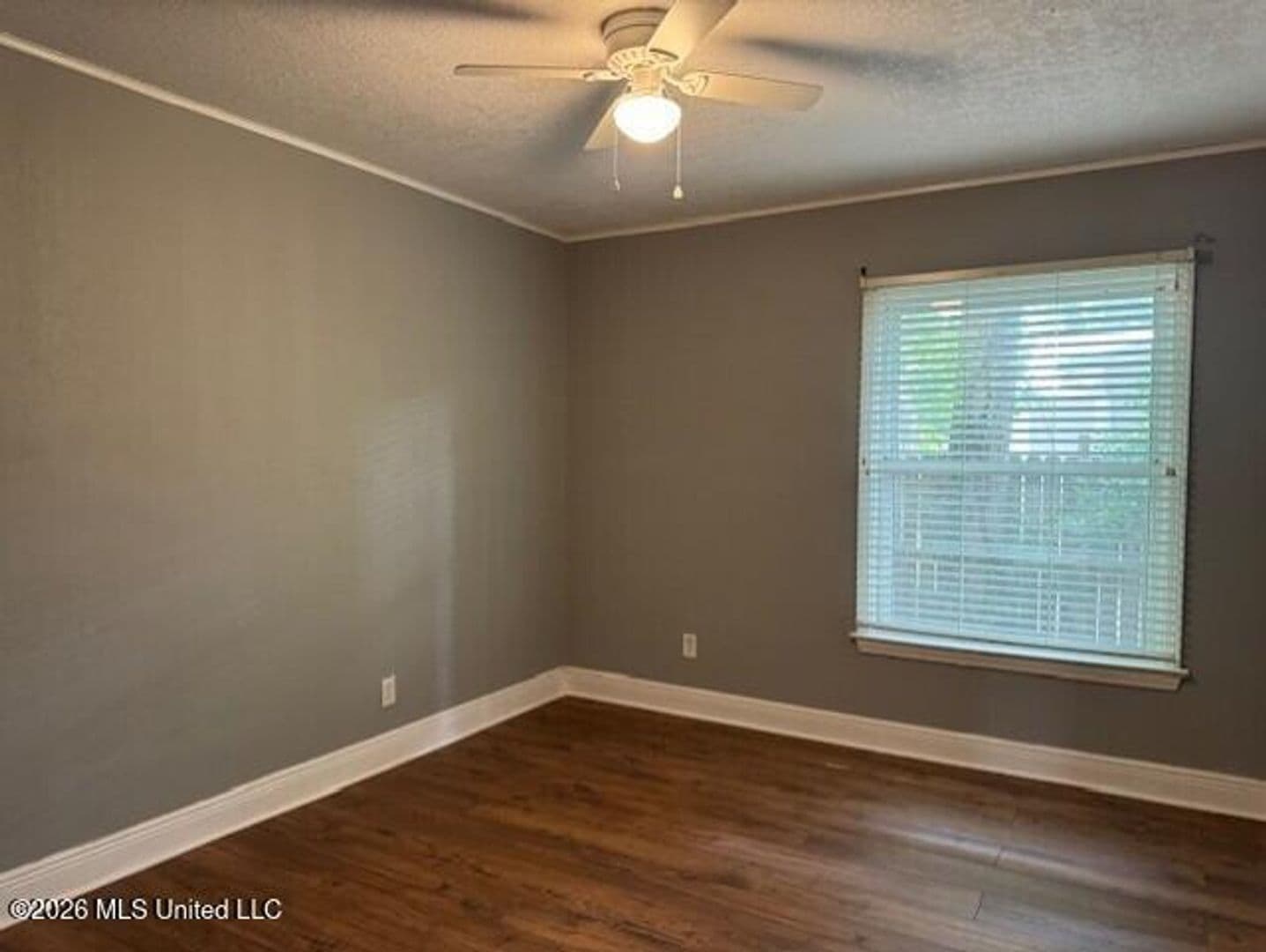 Moss Point House: 5300 Beardslee Street