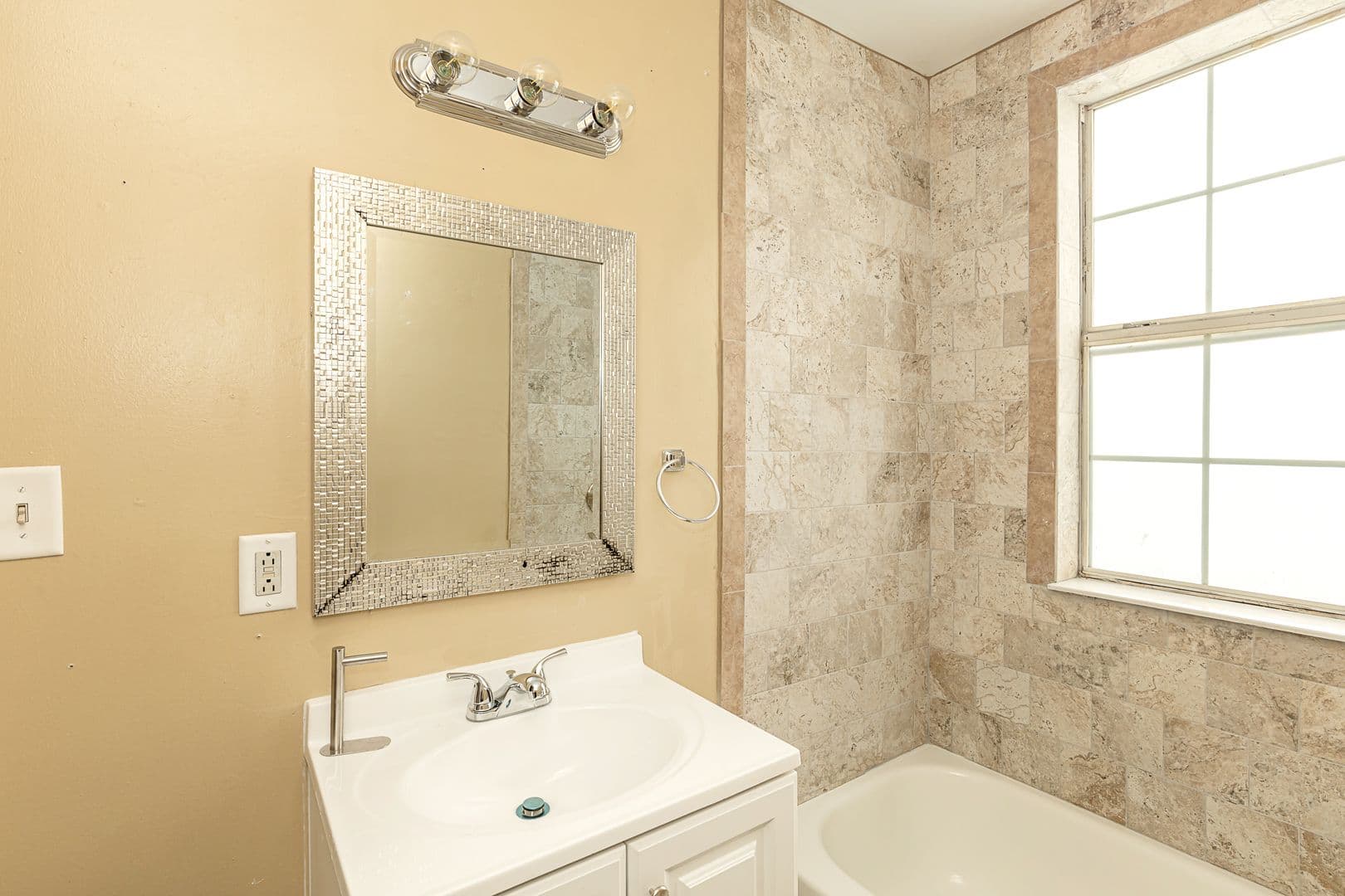 Pascagoula Apartment: 905 Sarrazin Avenue