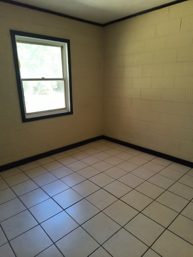 Moss Point Apartment: 3437 Bryan St