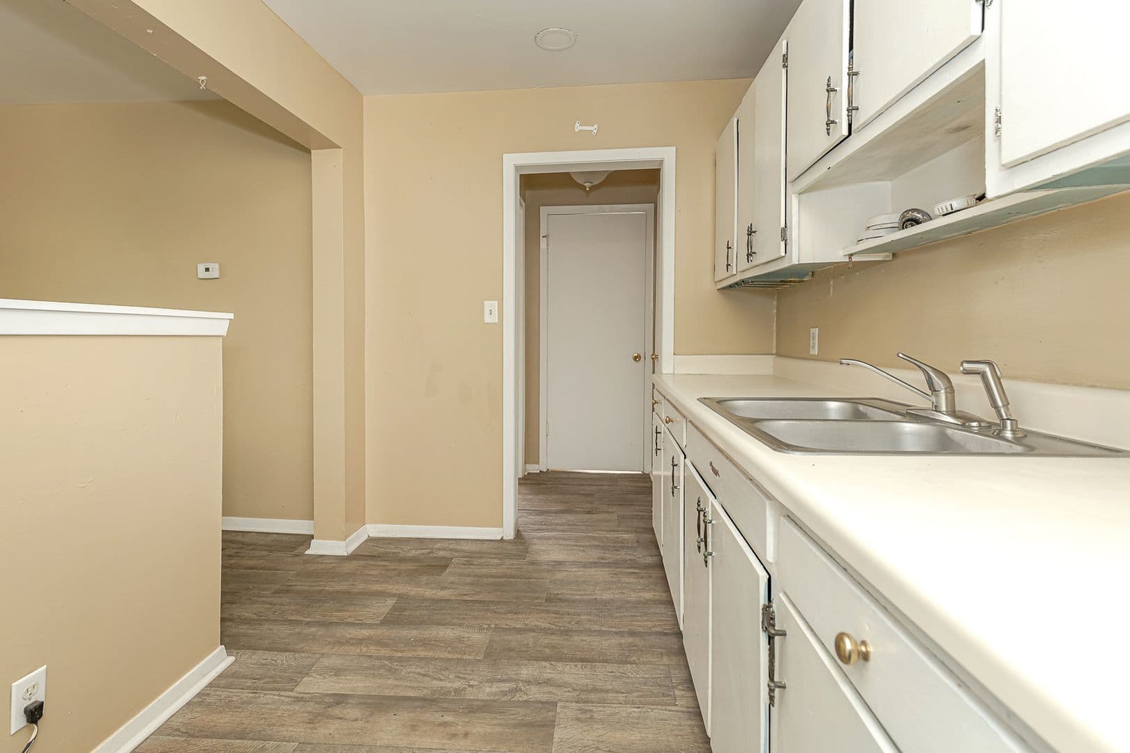 Pascagoula Apartment: 905 Sarrazin Avenue
