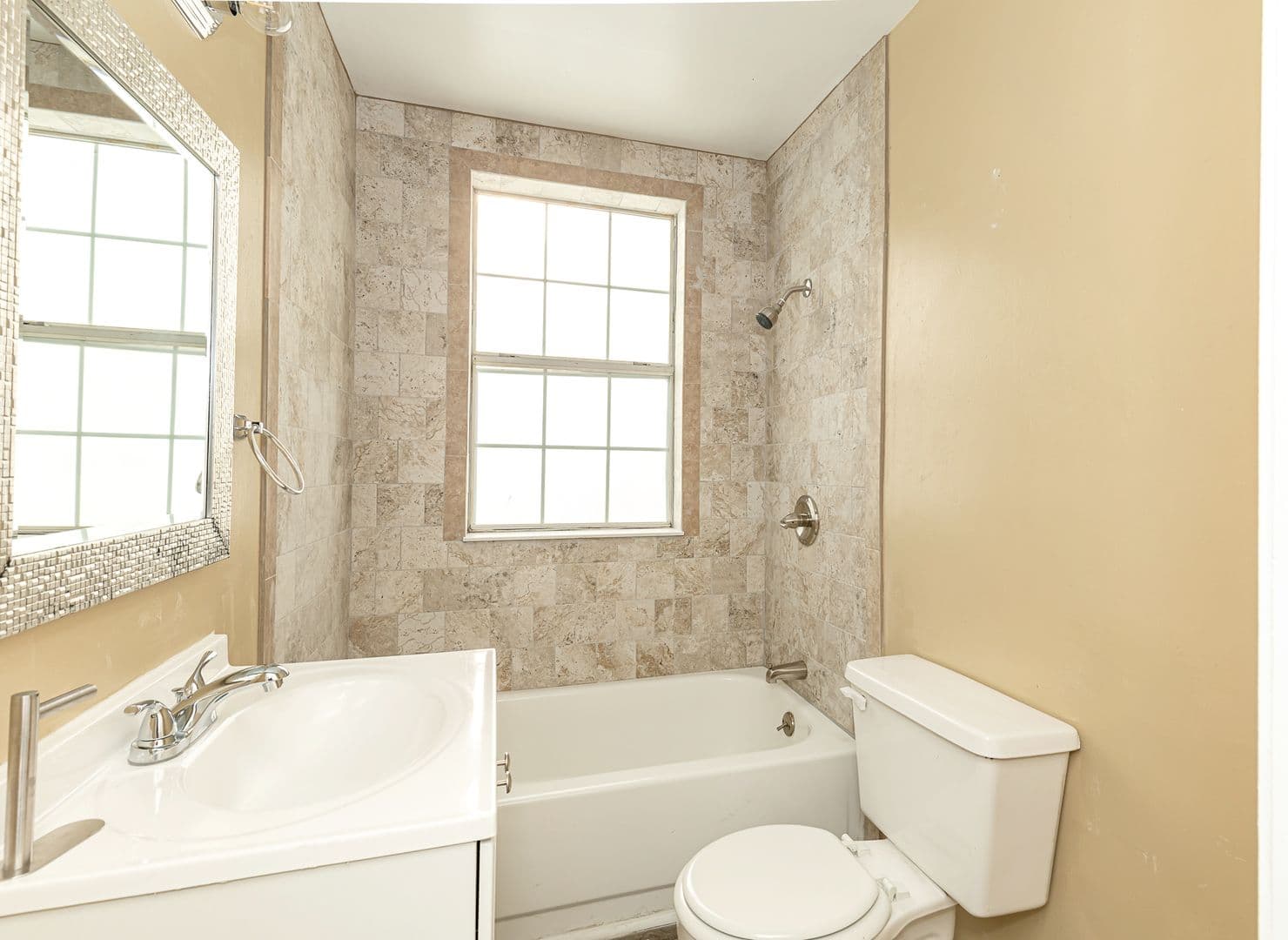 Pascagoula Apartment: 905 Sarrazin Avenue