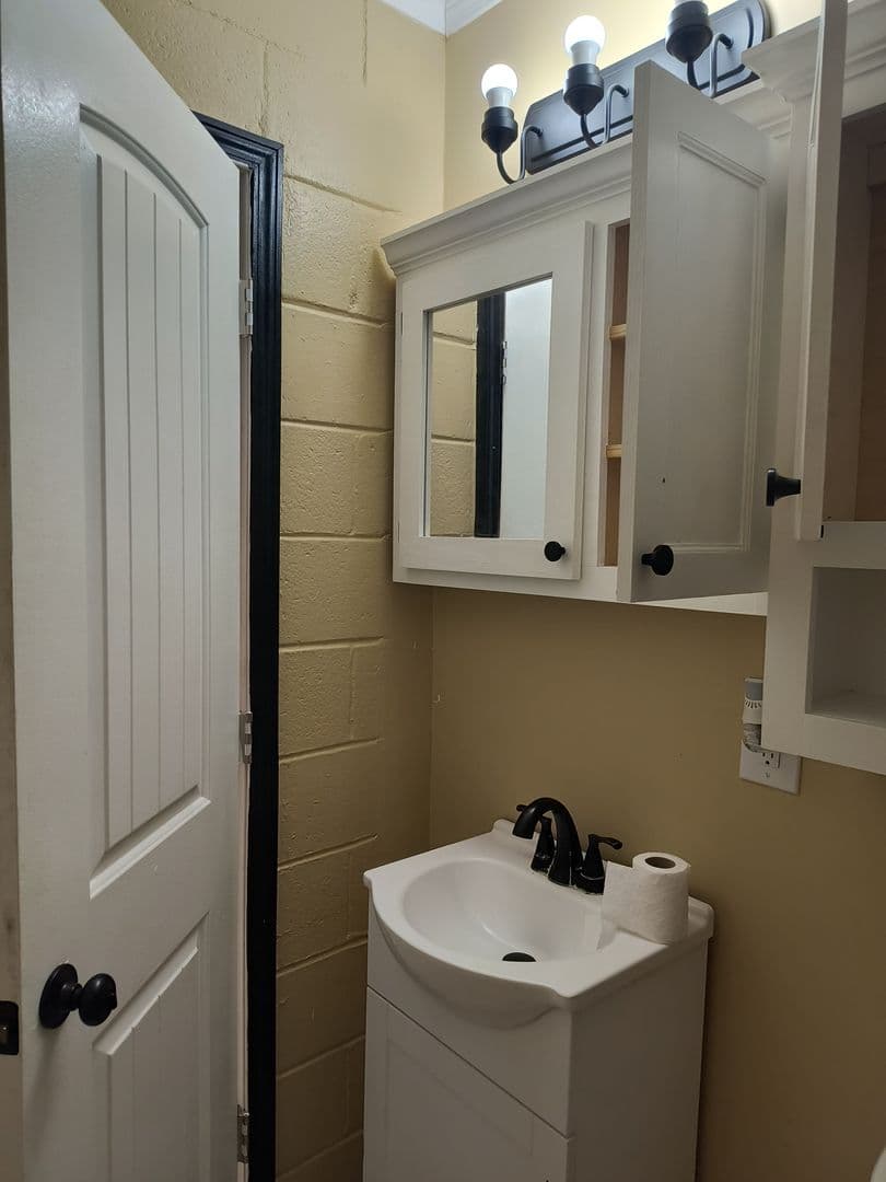 Moss Point Apartment: 3437 Bryan St