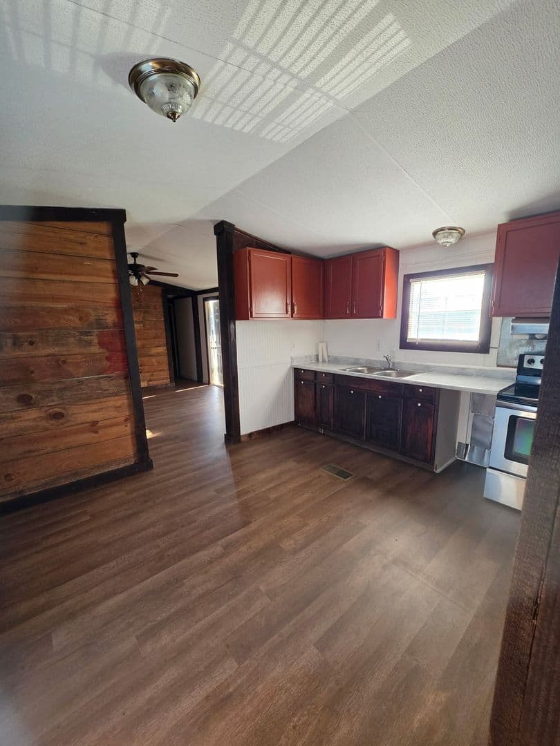 Lucedale Apartment: 144 Katie Eubanks Road