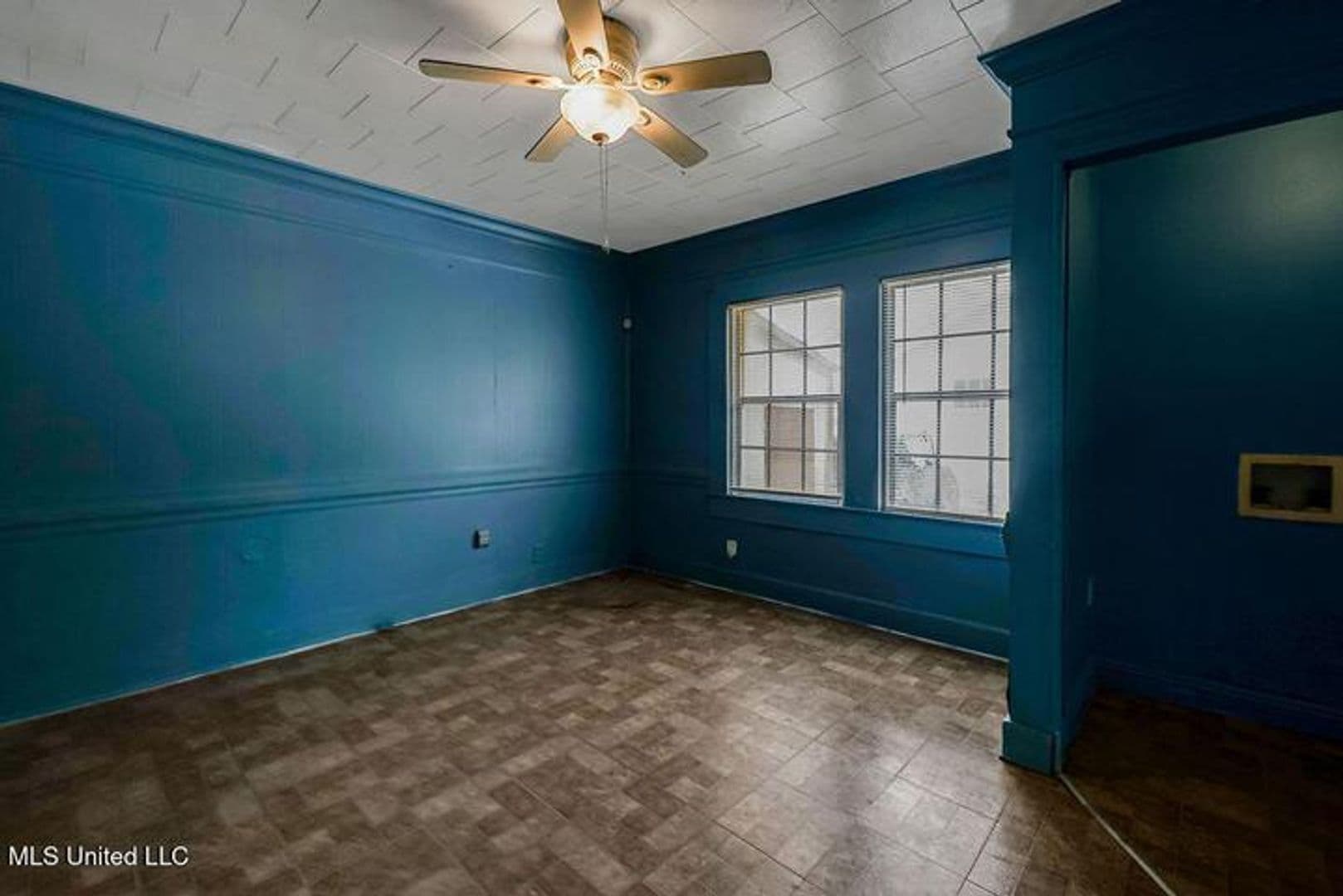 Moss Point Apartment: 4718 Main St