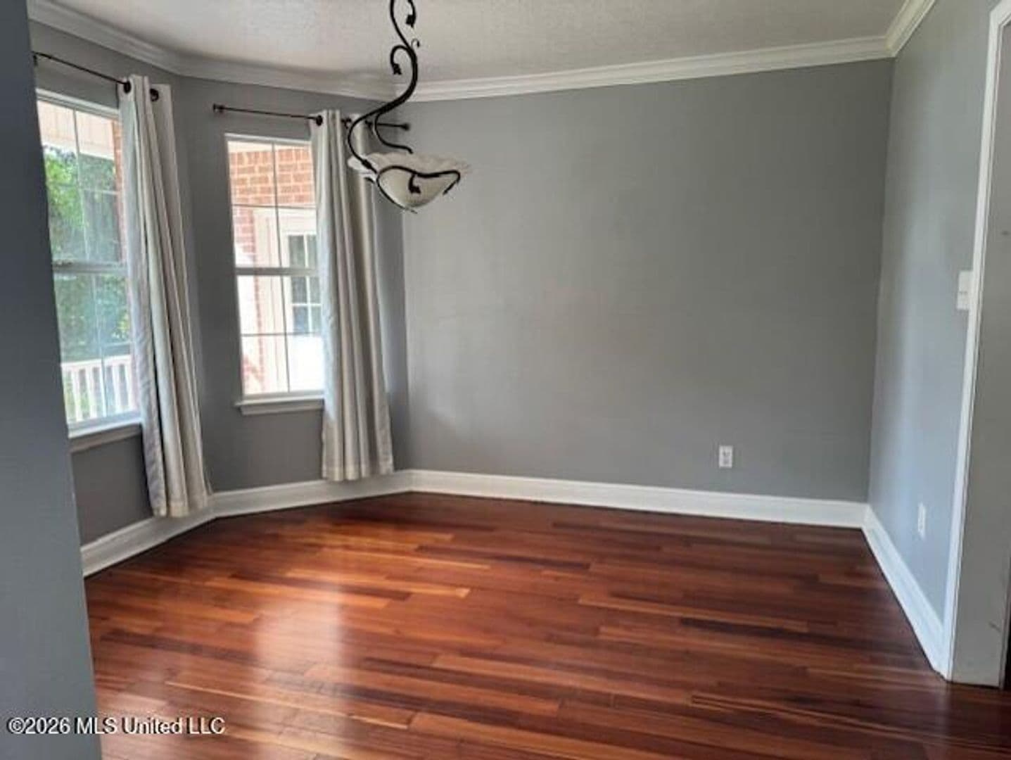 Moss Point House: 5300 Beardslee Street