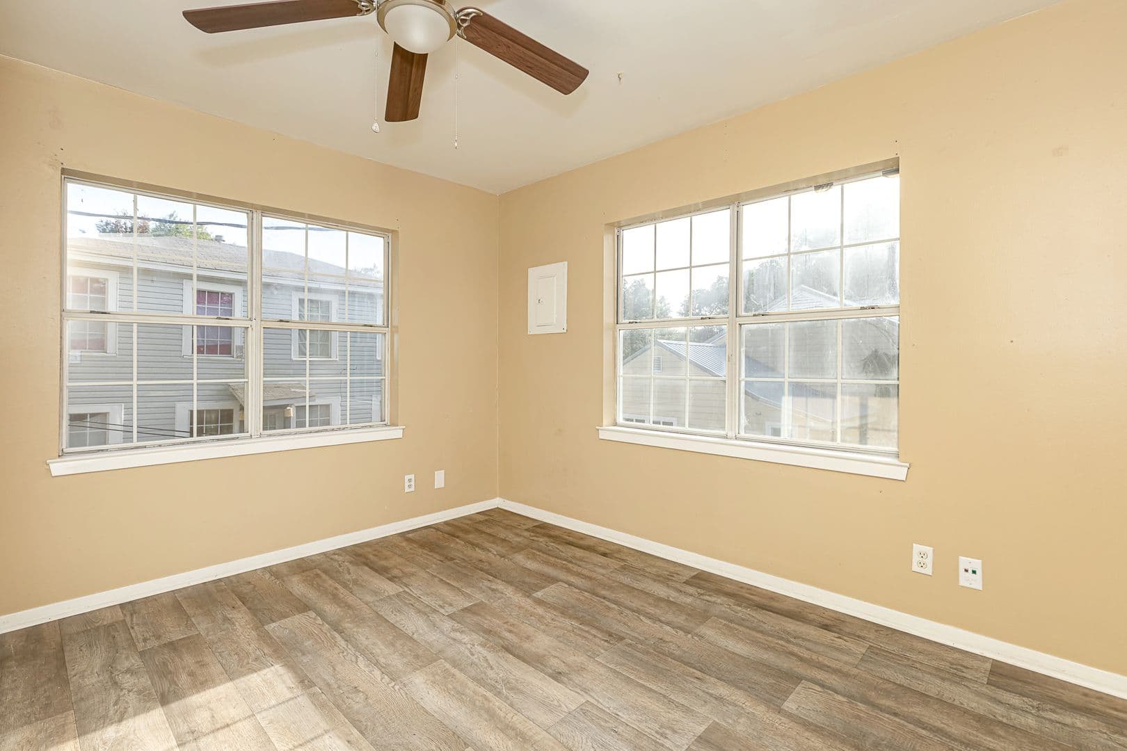 Pascagoula Apartment: 905 Sarrazin Avenue