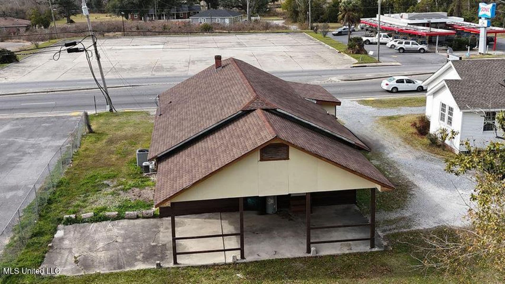 Moss Point Apartment: 4718 Main St