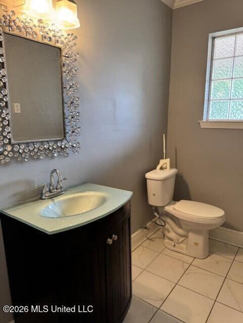Moss Point House: 5300 Beardslee Street