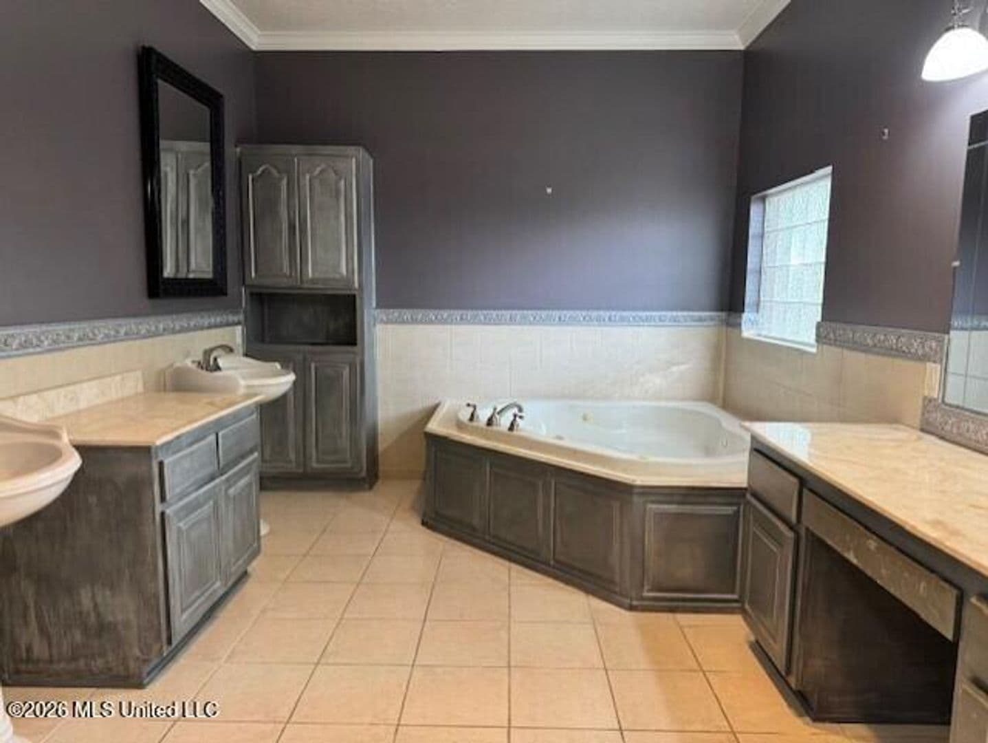 Moss Point House: 5300 Beardslee Street