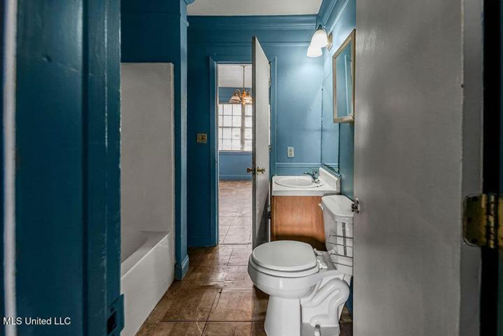 Moss Point Apartment: 4718 Main St