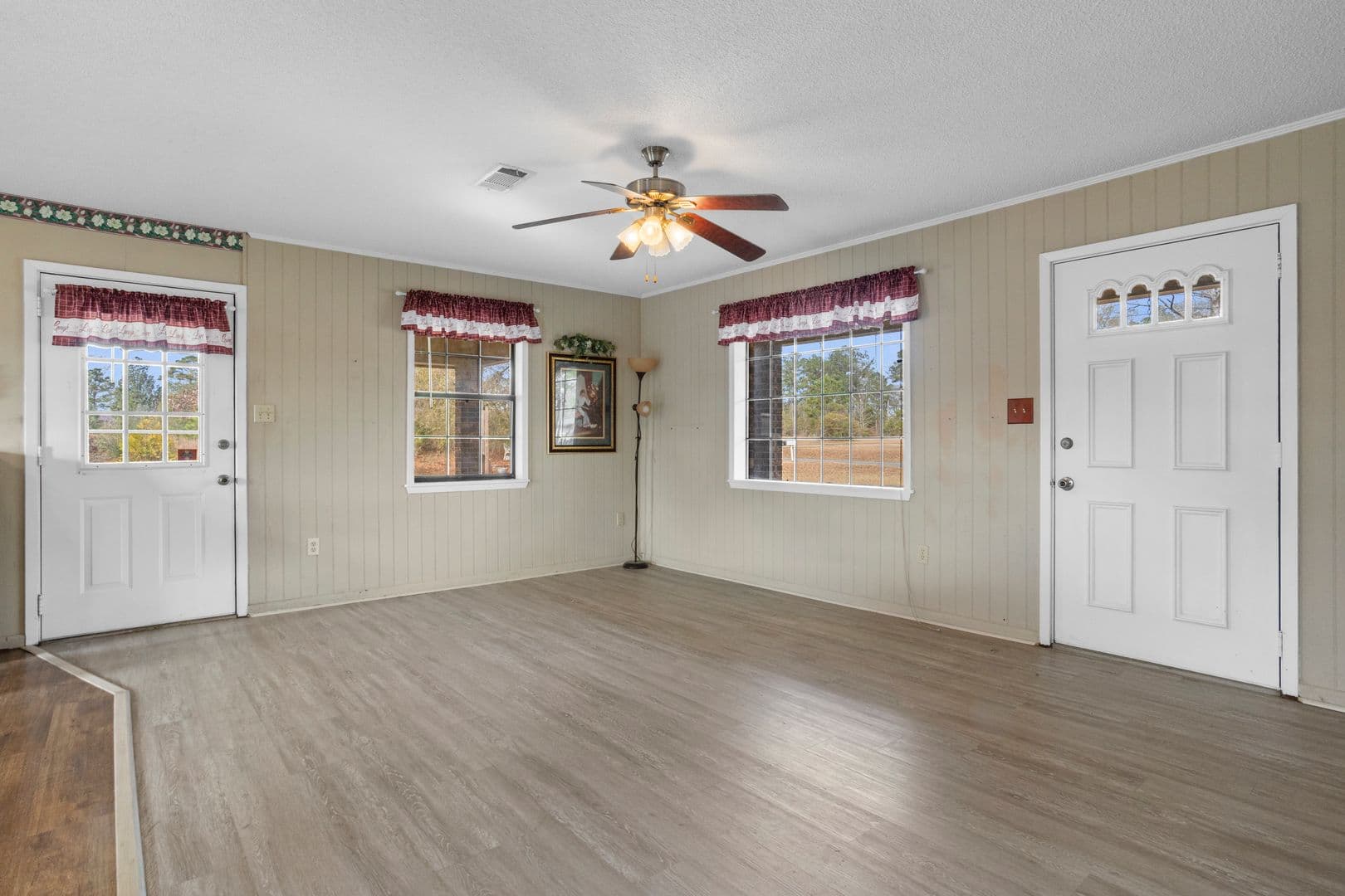 Lucedale House: 373 Chill Churchwell Loop