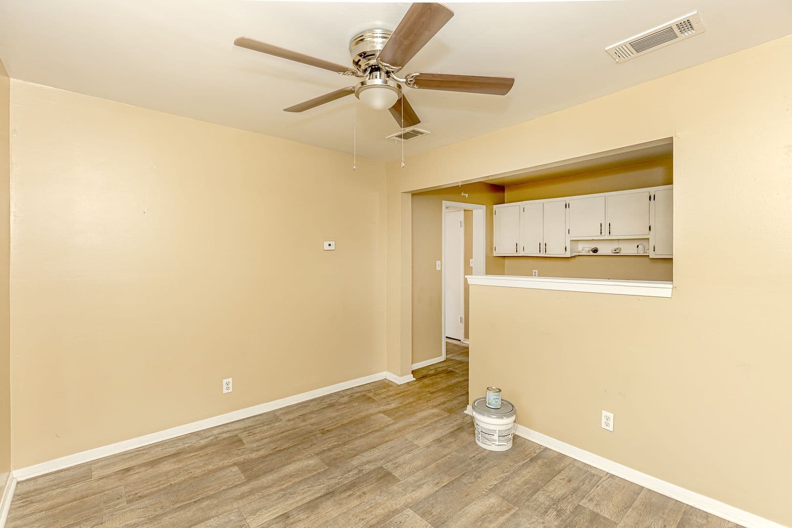 Pascagoula Apartment: 905 Sarrazin Avenue