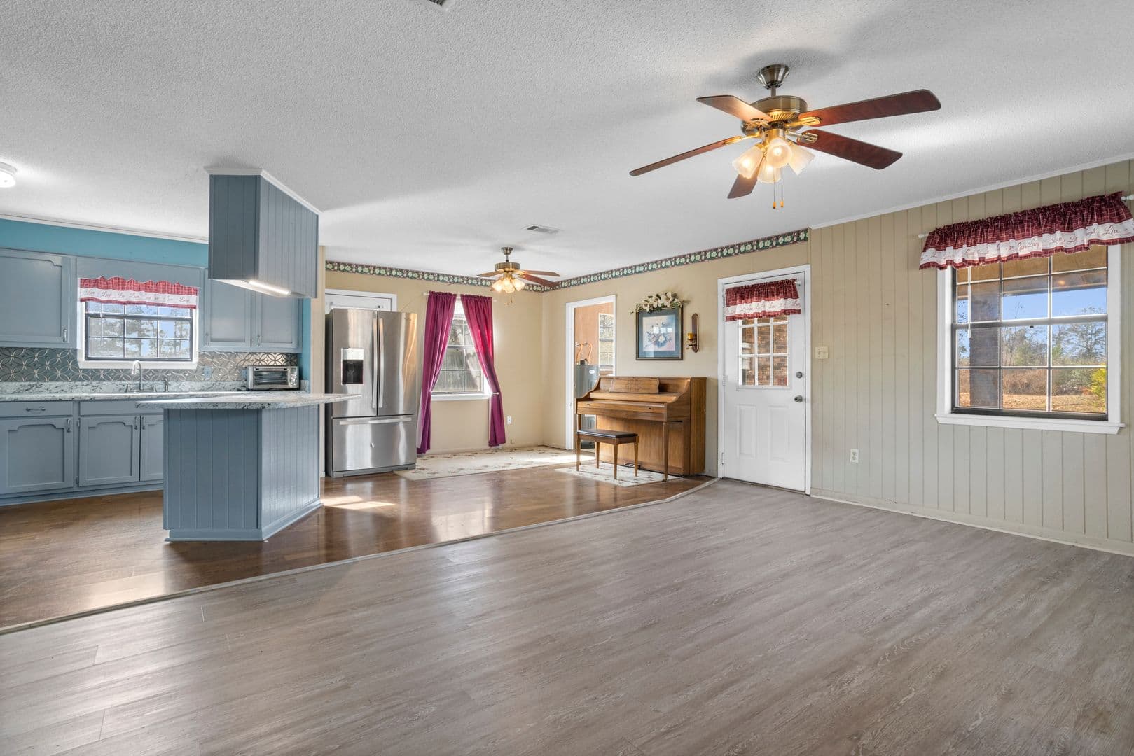 Lucedale House: 373 Chill Churchwell Loop