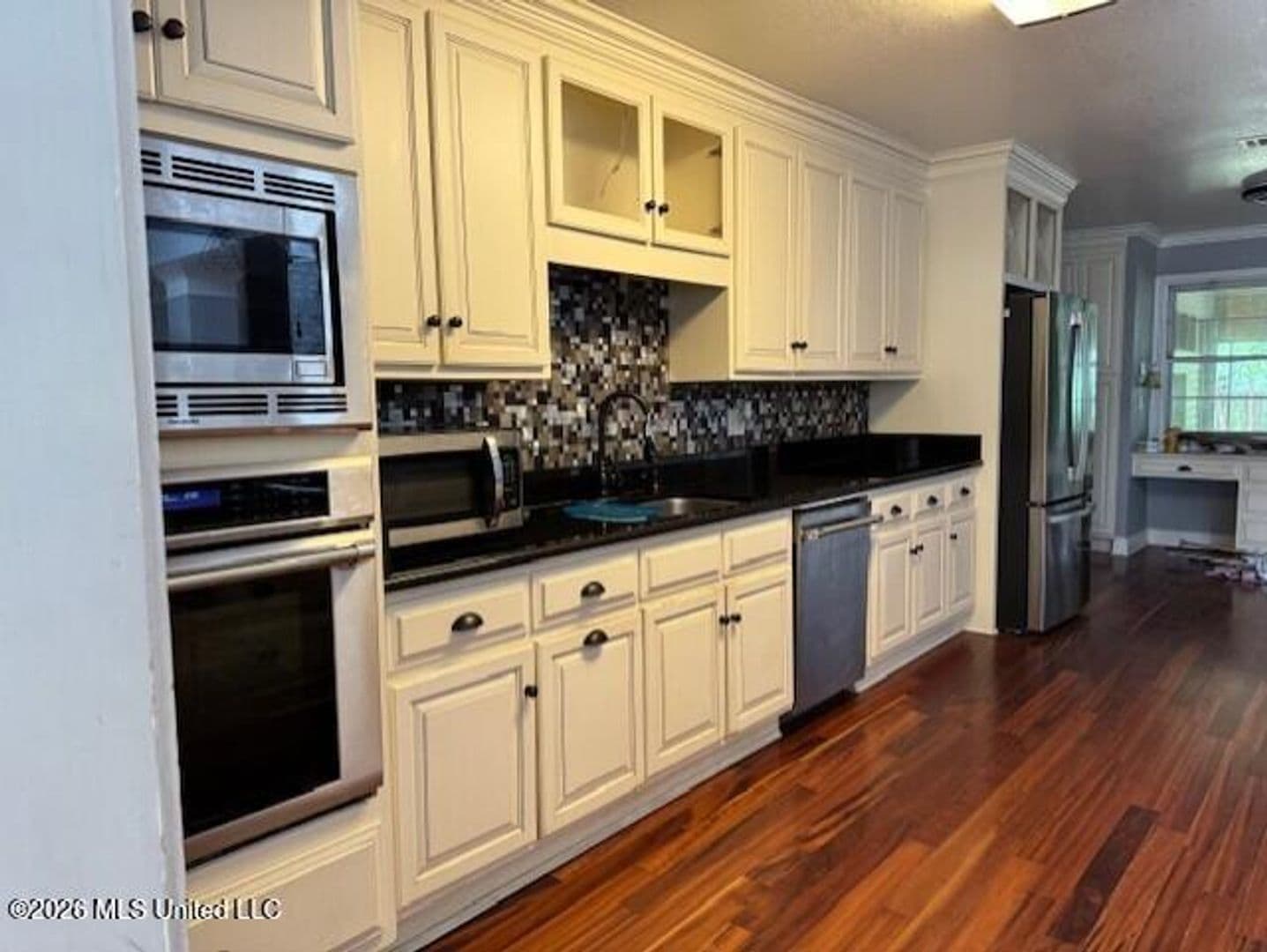 Moss Point House: 5300 Beardslee Street