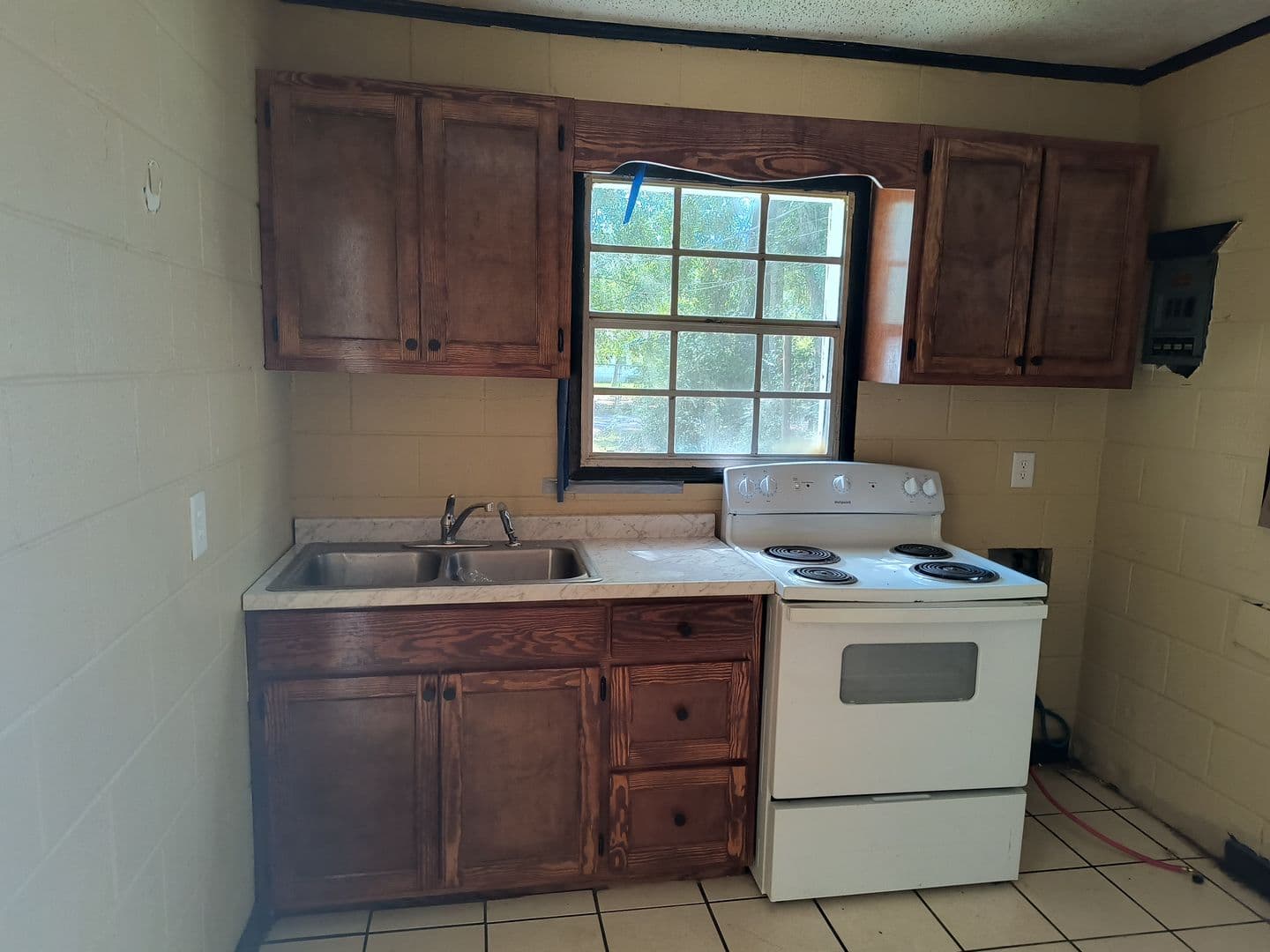 Moss Point Apartment: 3437 Bryan St