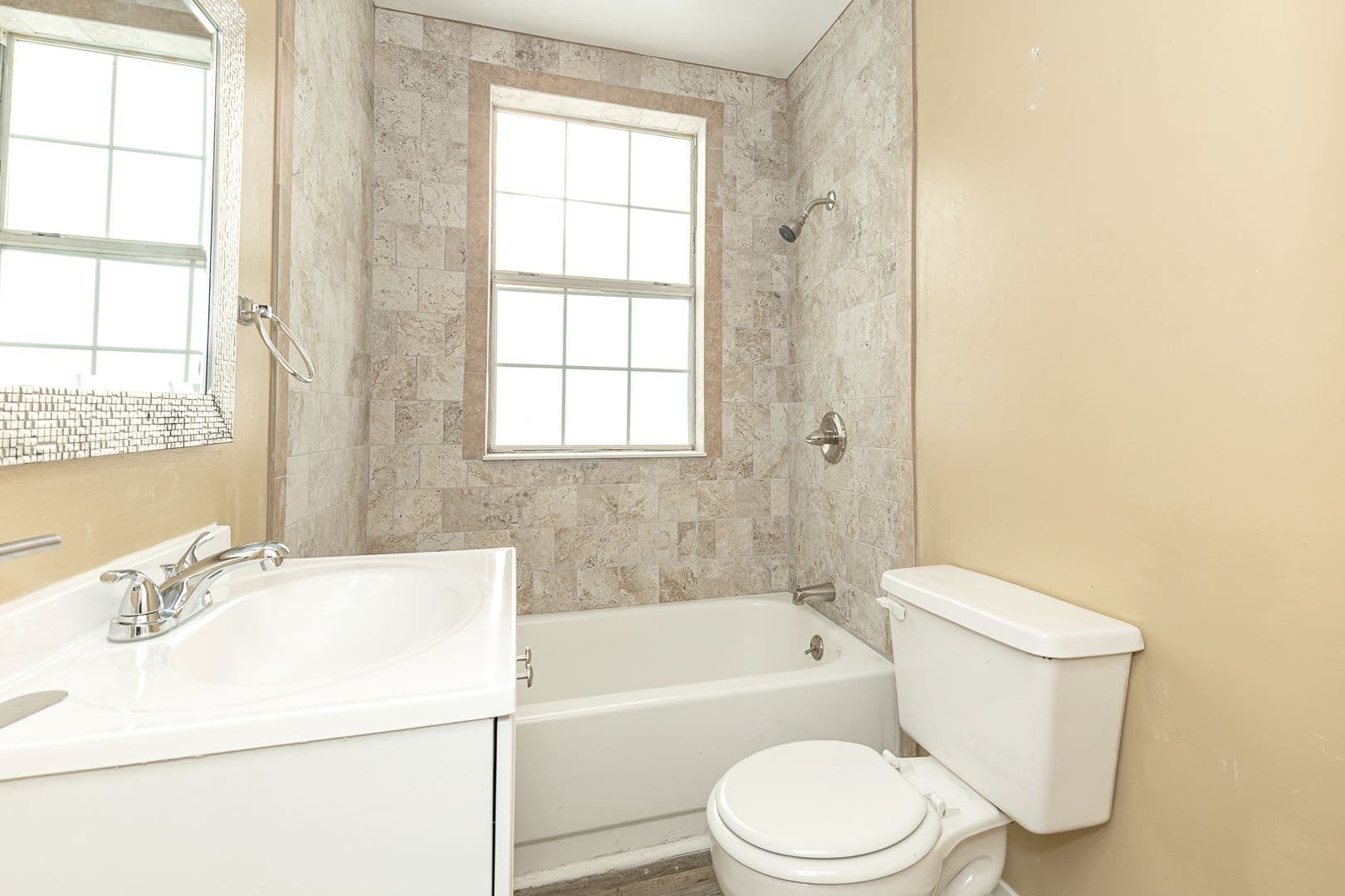 Pascagoula Apartment: 905 Sarrazin Avenue
