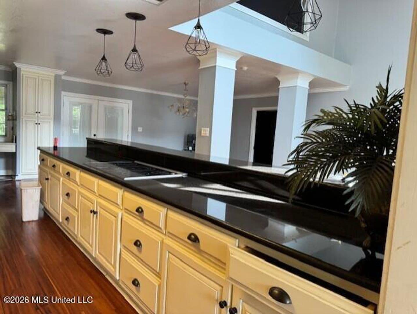Moss Point House: 5300 Beardslee Street