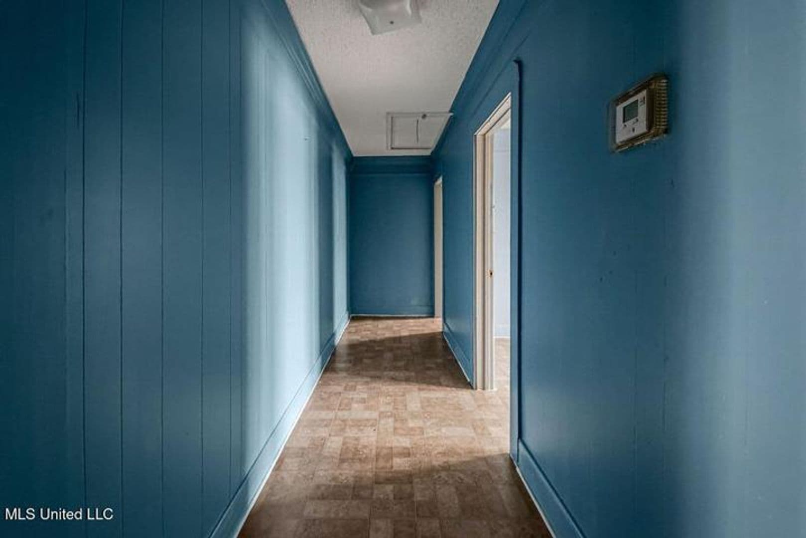 Moss Point Apartment: 4718 Main St