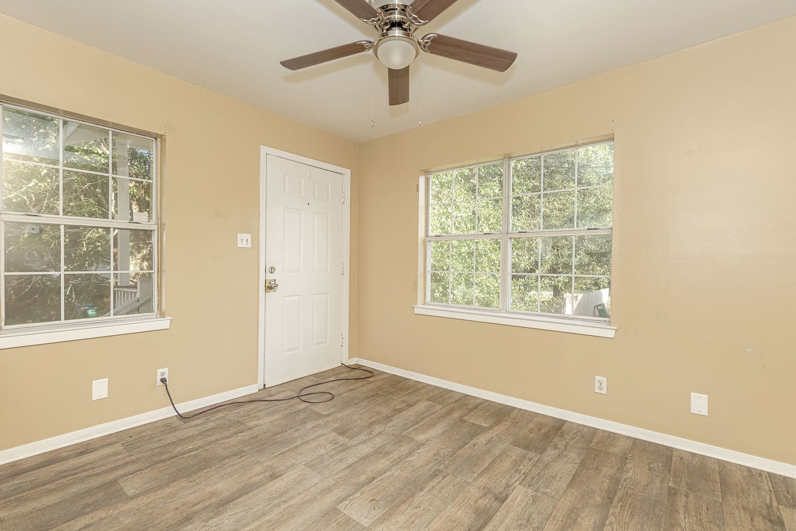 Pascagoula Apartment: 905 Sarrazin Avenue