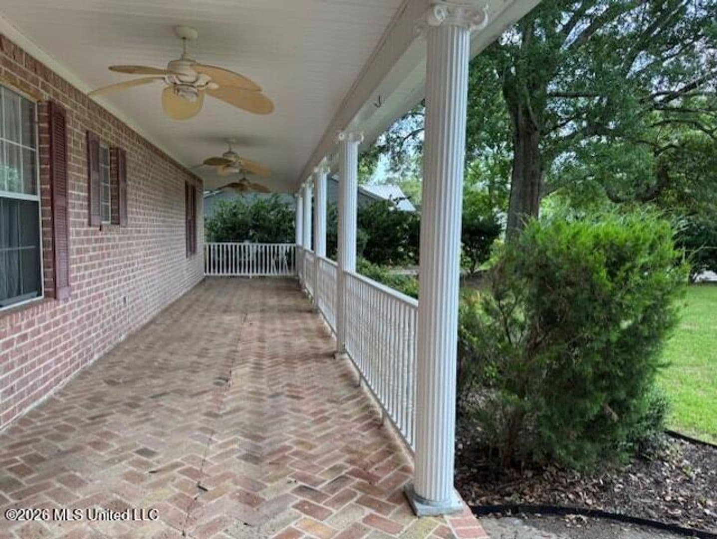 Moss Point House: 5300 Beardslee Street