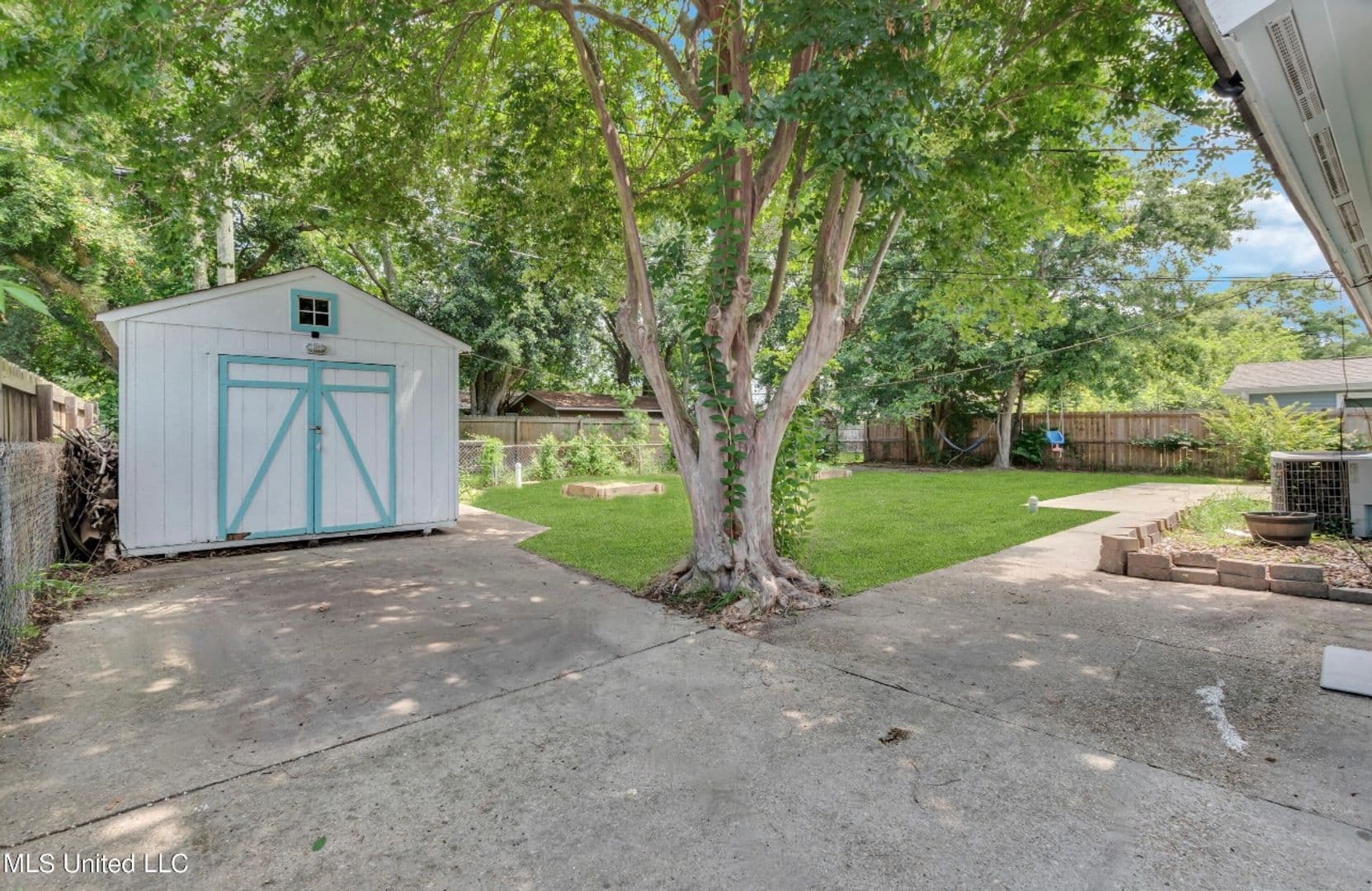 Pascagoula House: 2211 Tucker Ave