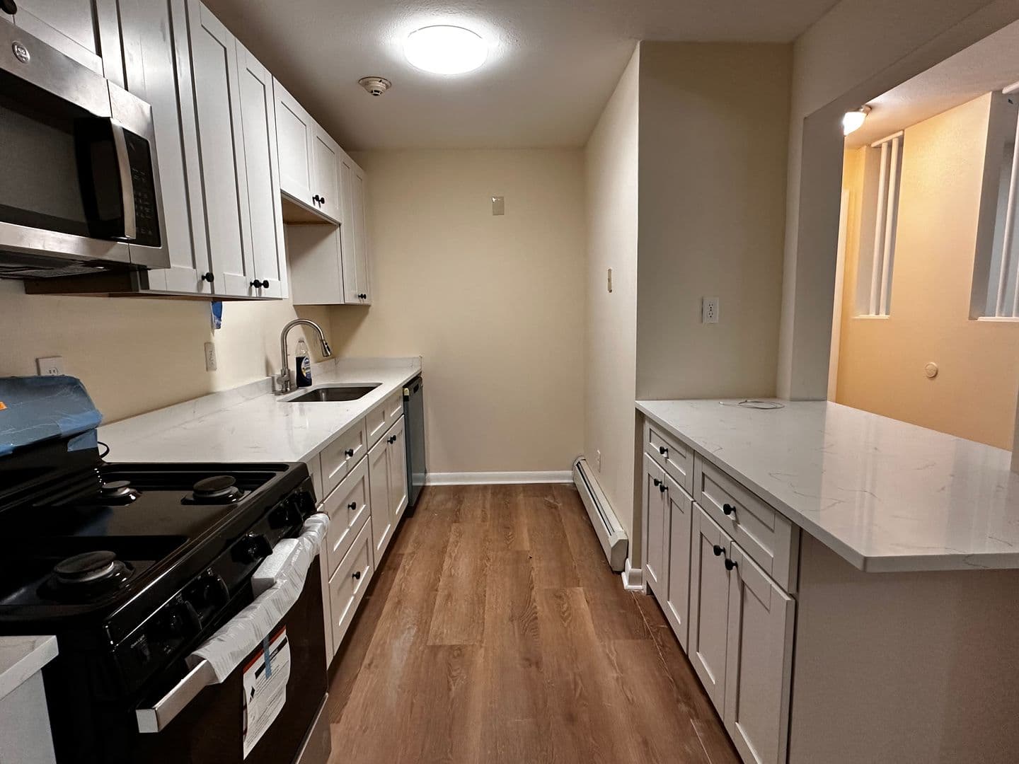 Cranston Apartment: 283-435 Oaklawn Ave - 433 Oaklawn Ave Unit 221