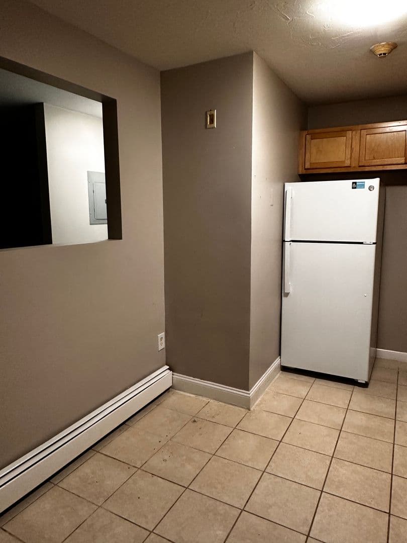 Cranston Apartment: 383-435 Oaklawn Ave - 433 Oaklawn Ave Unit 102 (R)