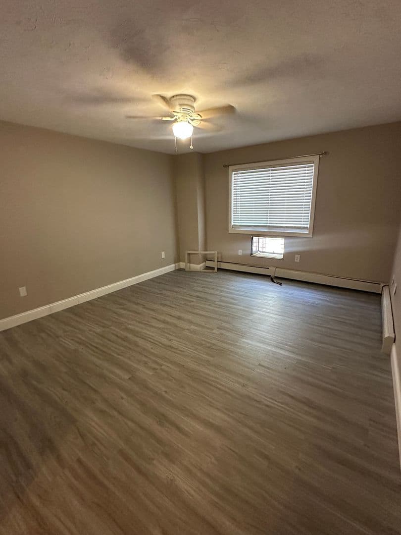 Cranston Apartment: 283-435 Oaklawn Ave - 435 Oaklawn Ave Unit 116