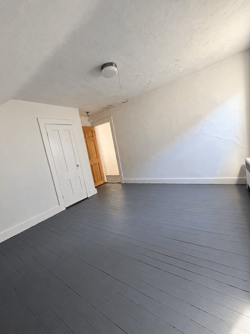 Warren Apartment: 25 Davis Street