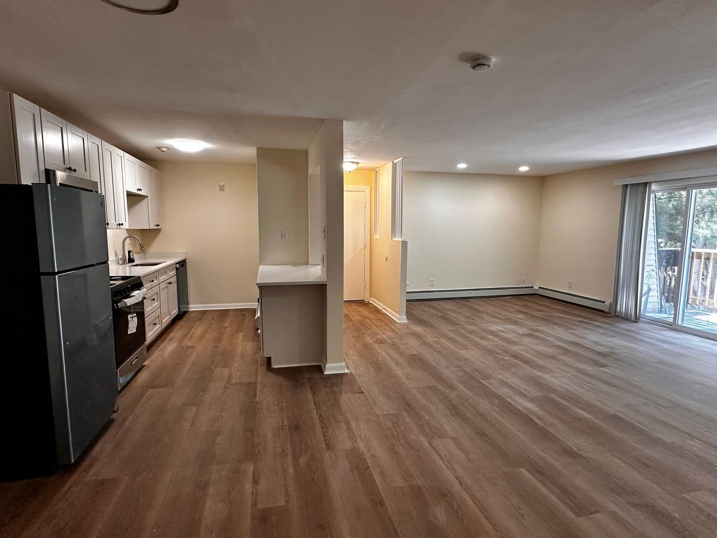Cranston Apartment: 435 Oaklawn Ave Unit 324 (L)