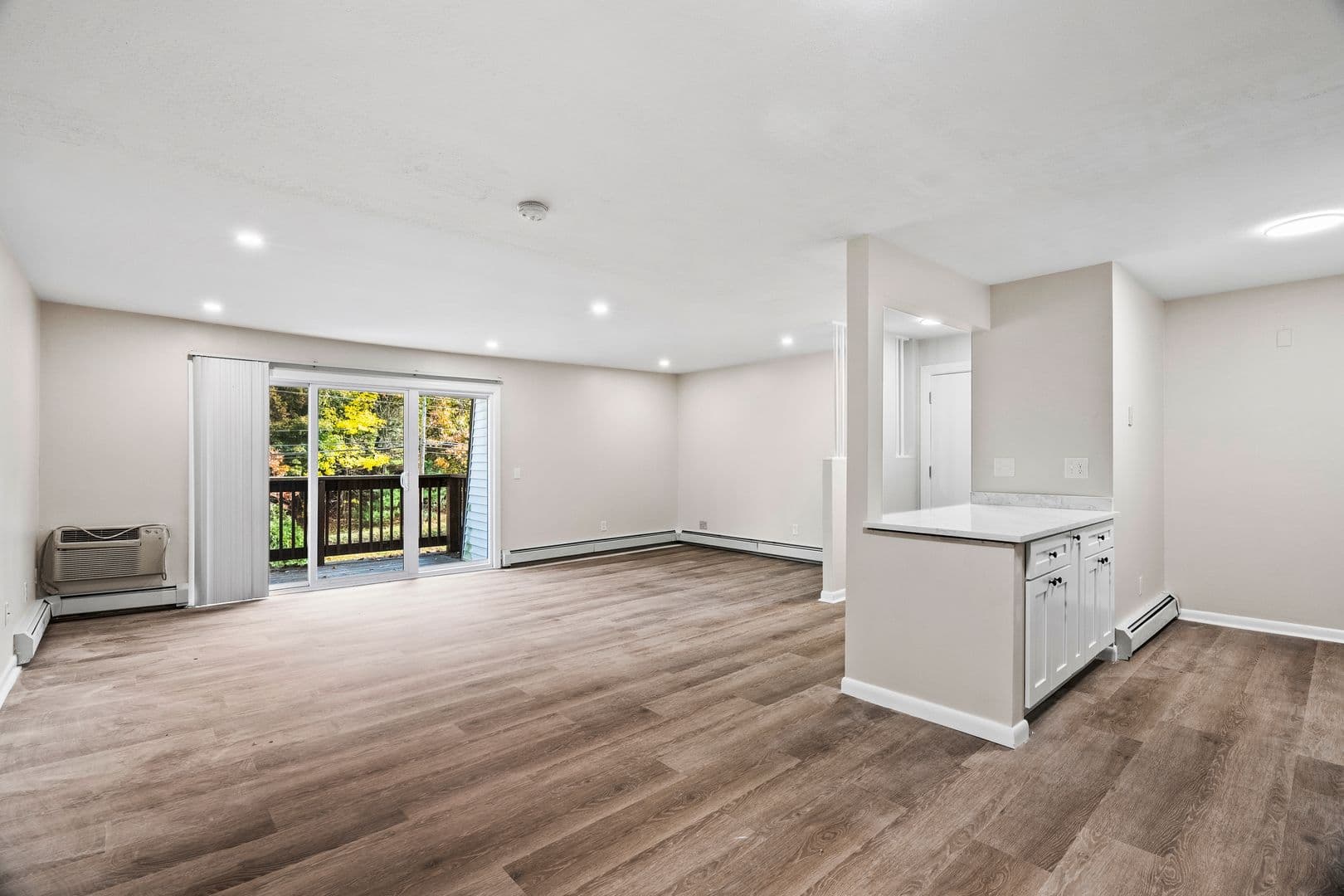 Cranston Apartment: 383-385 Oaklawn Ave