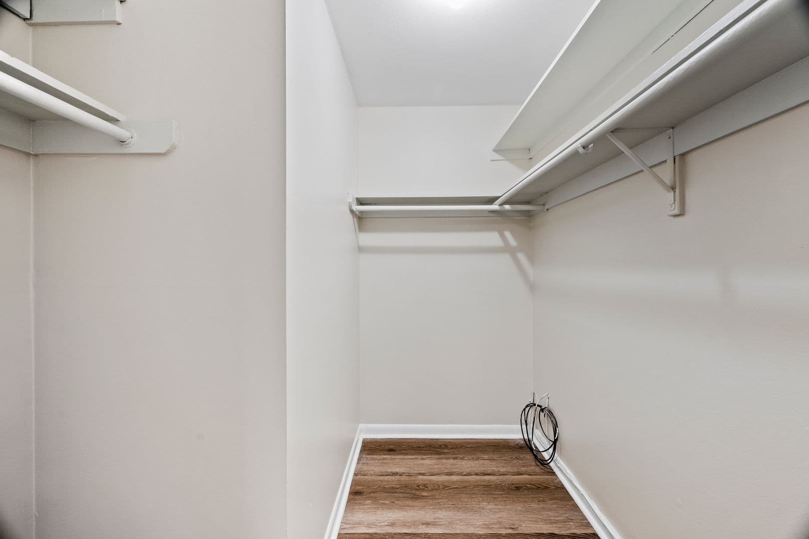 Cranston Apartment: 383-385 Oaklawn Ave