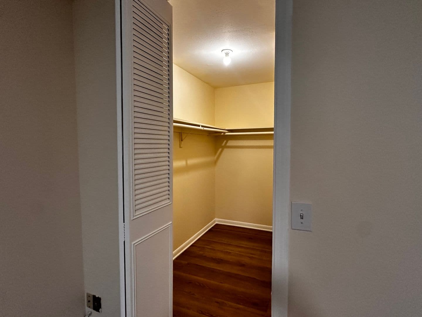 Cranston Apartment: 435 Oaklawn Ave Unit 324 (L)